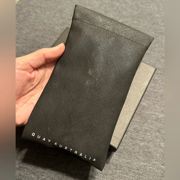 Quay Australia Women's Gotta Run Round Blue Light Blocking Glasses, Clear & Gold - Picture 11 of 13